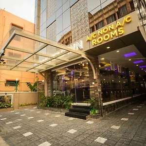 https://oak-field-inn.kerala-hotels.net